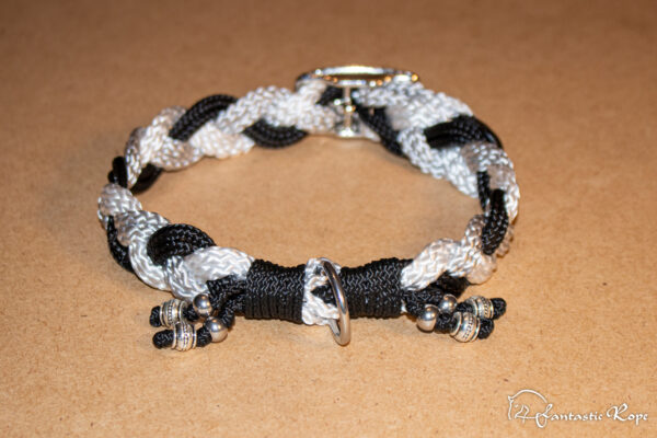 Halsband „Sweet Trixie II“ nach Kundenwunsch gefertigt